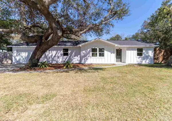 1254 Lamb Dr, Gulf Breeze, FL 32563