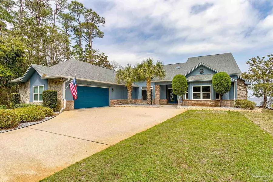 3852 Paradise Bay Dr, Gulf Breeze, FL 32563