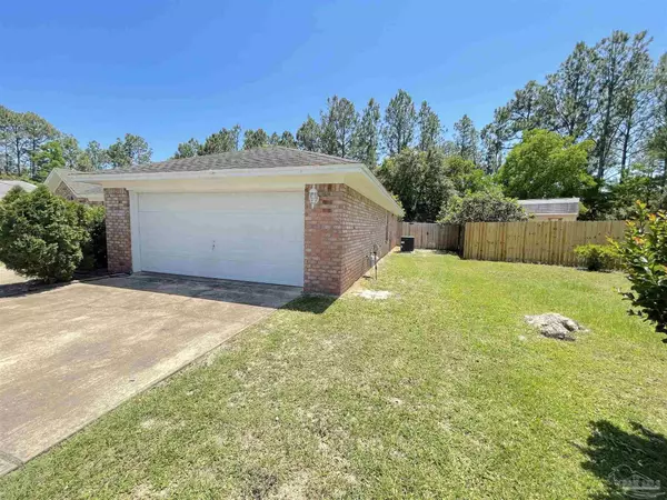 Pensacola, FL 32506,9041 Bluebay Ln