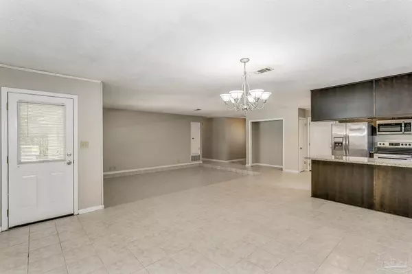 Gulf Breeze, FL 32561,11 Camelia St