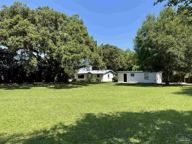 27 W Michigan Ave, Pensacola, FL 32505