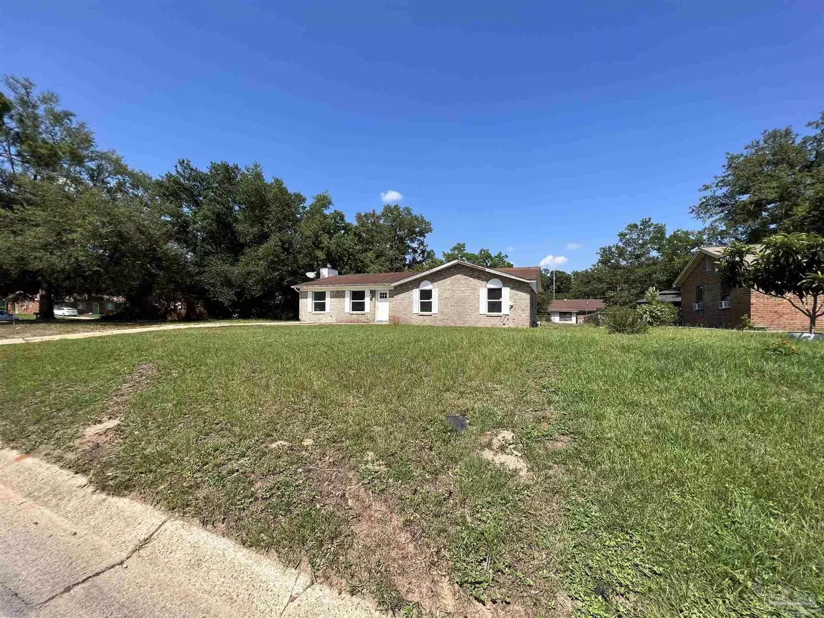 Pensacola, FL 32526,3010 English Oak Cir