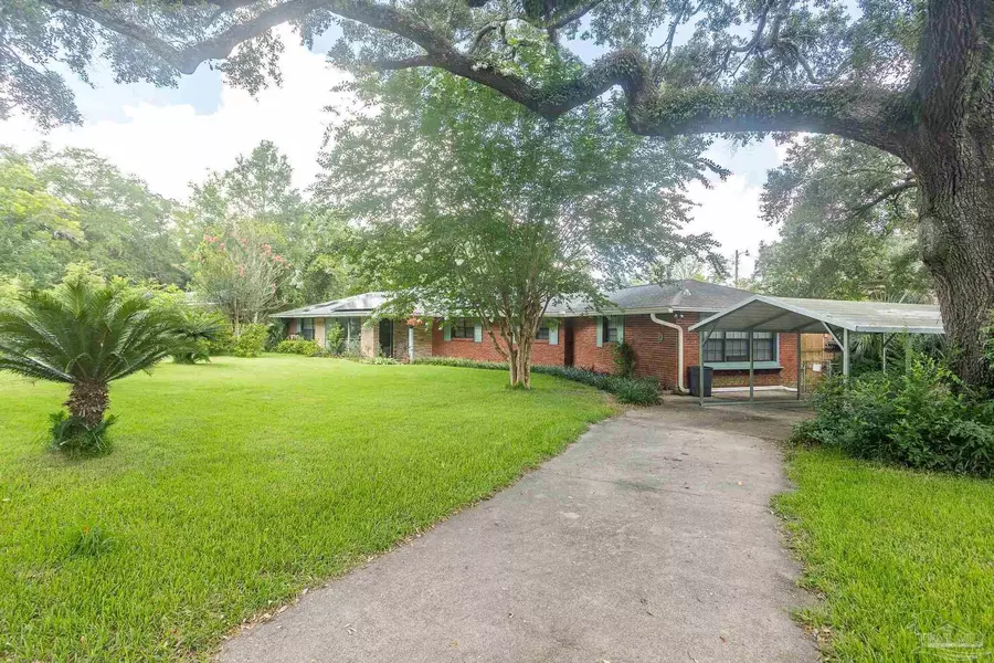 10 Seminole Trl, Pensacola, FL 32506