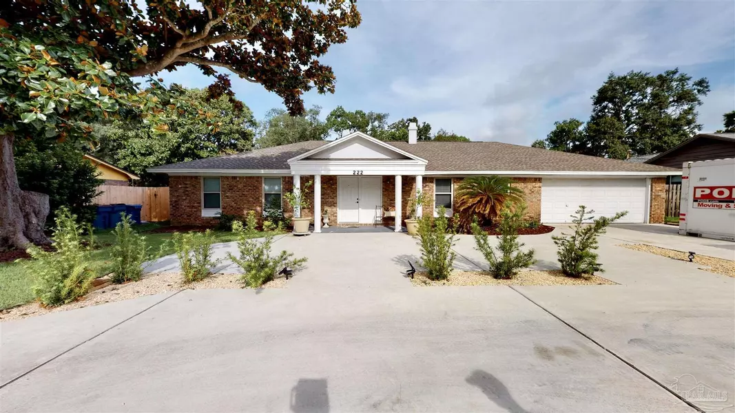 222 Florida Ave, Gulf Breeze, FL 32561