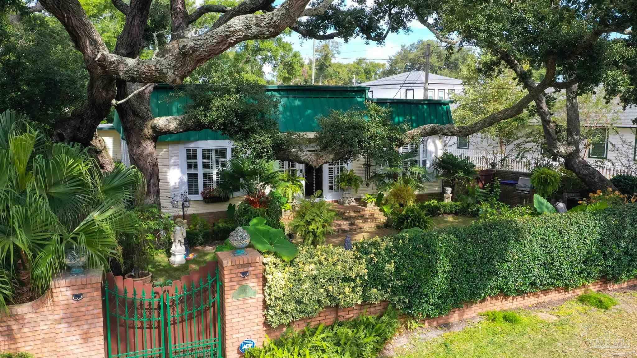 704 Bayshore Dr, Pensacola, FL 32507