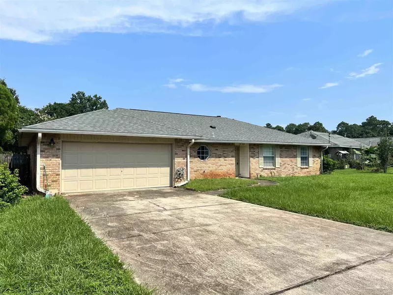 10108 Clearsound Dr, Pensacola, FL 32506