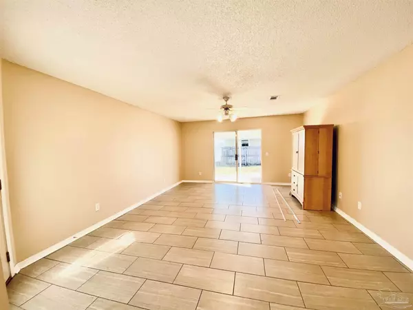 Navarre, FL 32566,7653 Chablis Cir