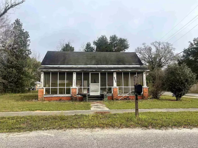 1737 Poplar St, Flomaton, AL 36441