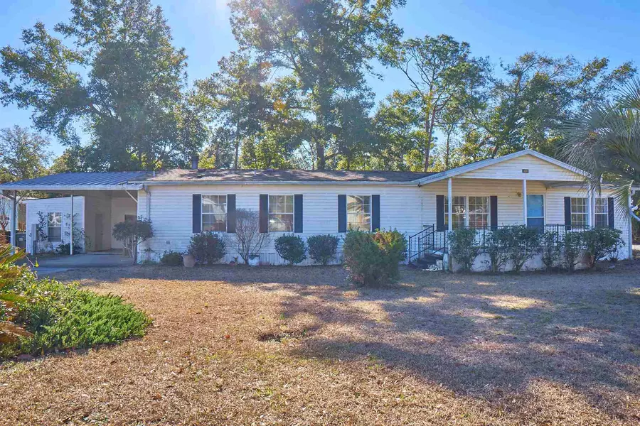 1865 Princess Ln, Lillian, AL 36549