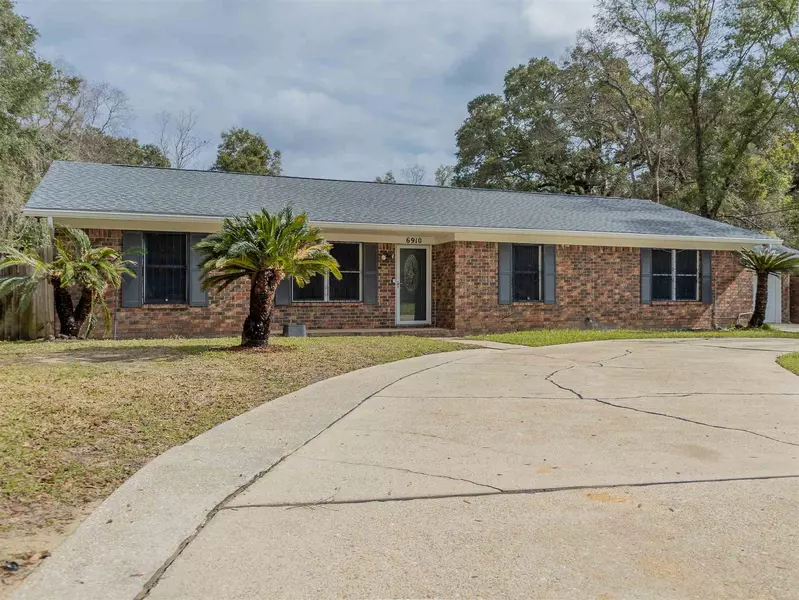 6910 Cornelius Ln, Pensacola, FL 32505