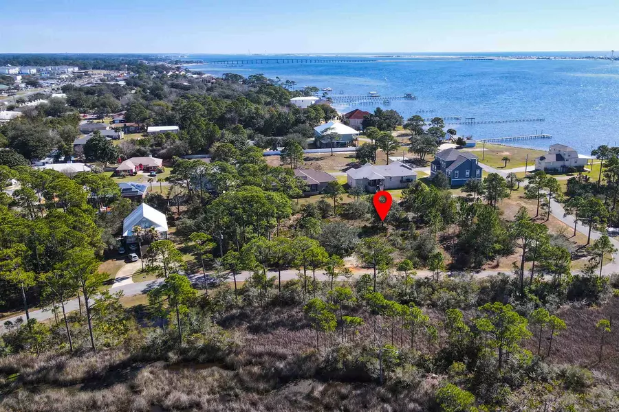 7942 Newport St, Navarre, FL 32566