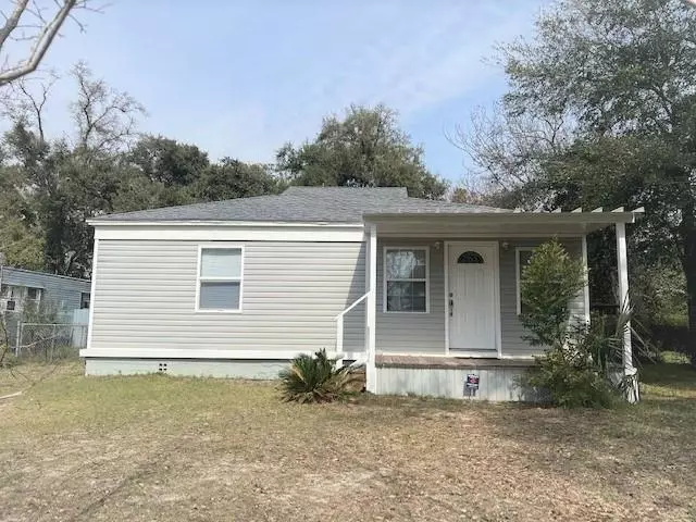 105 Druid Dr, Pensacola, FL 32507