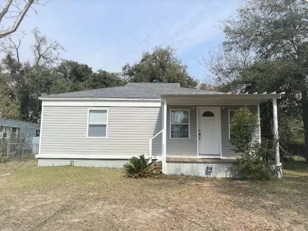 105 Druid Dr, Pensacola, FL 32507