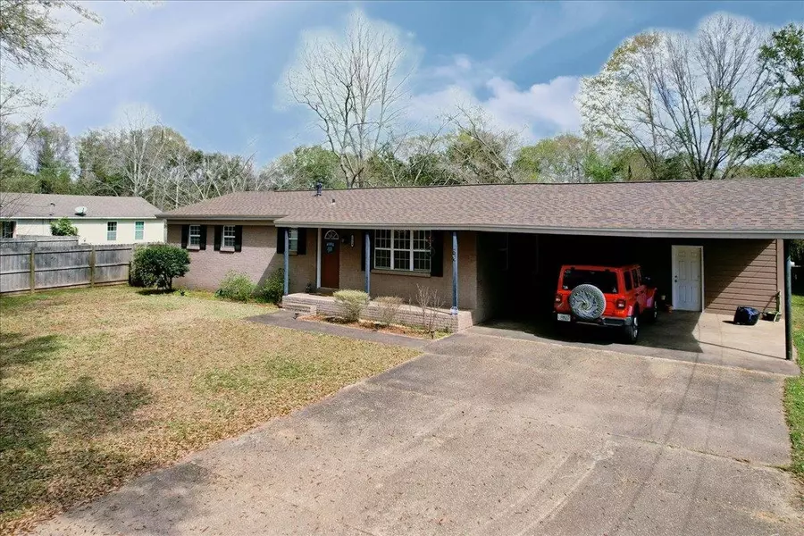 1518 6th Ave, Cantonment, FL 32533