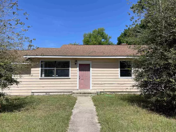 32 Mindoro Cir, Pensacola, FL 32507