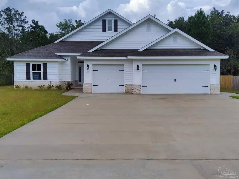 4587 Red Oak Dr, Milton, FL 32583