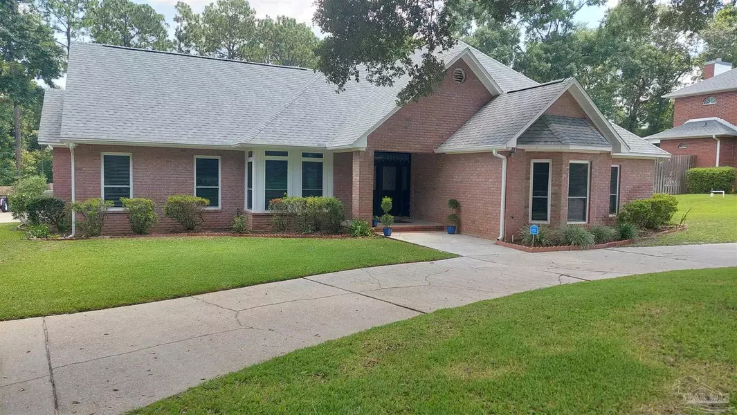 1428 Kings Rd, Cantonment, FL 32533