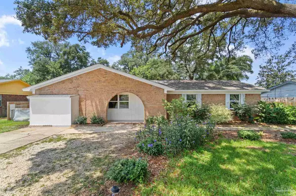 6928 Falcon Ln, Pensacola, FL 32526