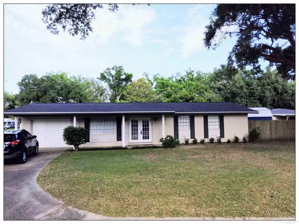 8132 Chapperal Dr, Pensacola, FL 32514