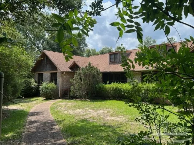 4580 Deerfield Dr, Pensacola, FL 32526