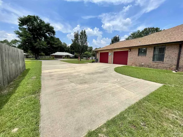 Pensacola, FL 32526,7420 Miranda Sue Blvd