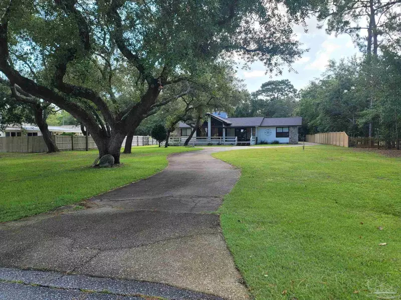 1090 Perdido Manor Dr, Pensacola, FL 32506