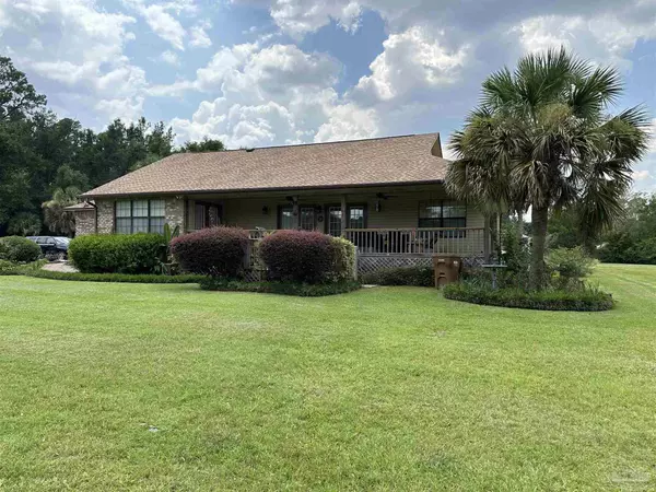 4600 Gunter Rd, Bagdad, FL 32570