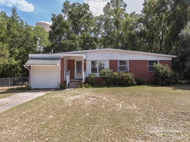 6589 Cedar St, Milton, FL 32570