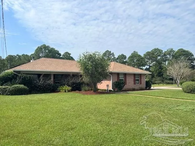 8073 Hartington Dr, Navarre, FL 32566