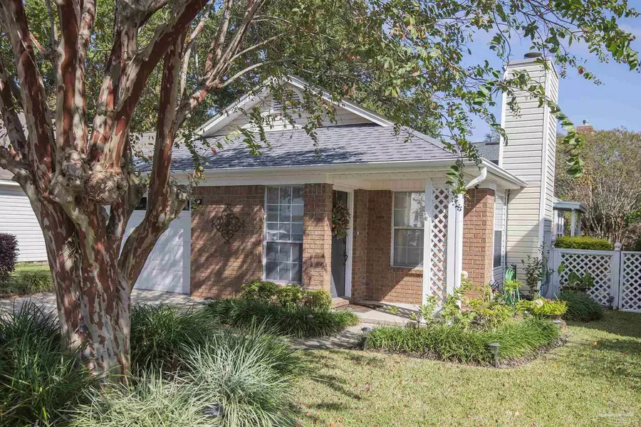 3502 Silvertree Ln, Pensacola, FL 32504