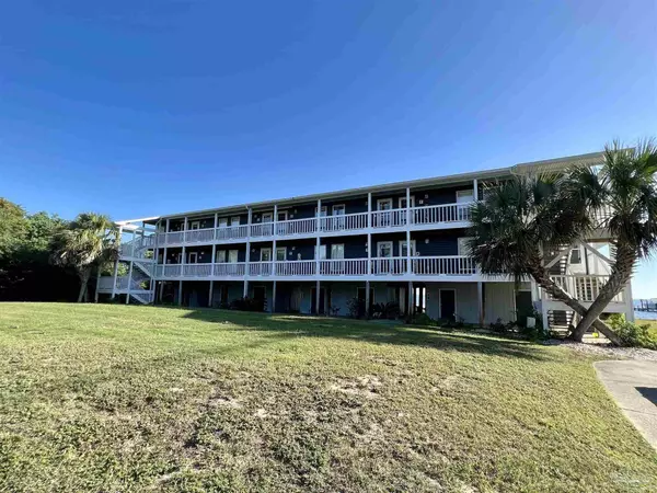 5539 Soundside Dr, Gulf Breeze, FL 32563