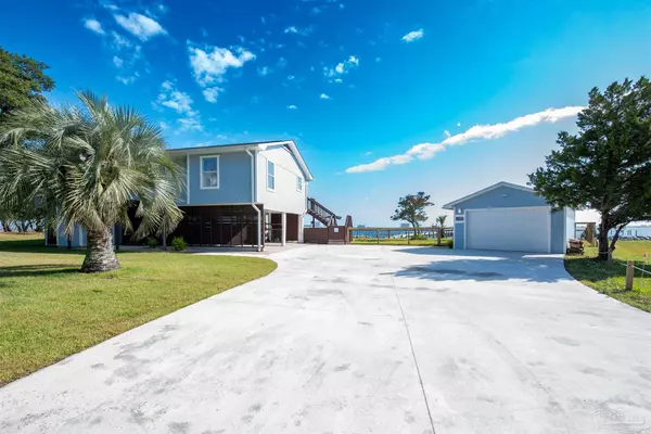 7991 Newport St, Navarre, FL 32566