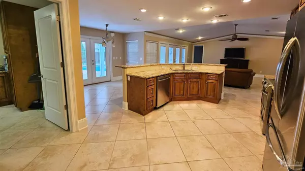 Gulf Breeze, FL 32563,2828 Venetian Ct