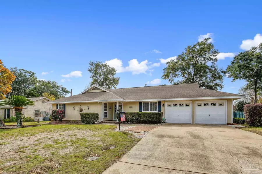 3535 Wimbledon Dr, Pensacola, FL 32504