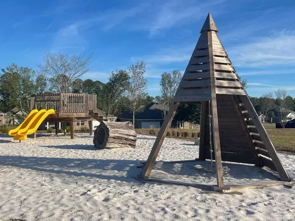 Milton, FL 32583,9045 Bird Song Cir