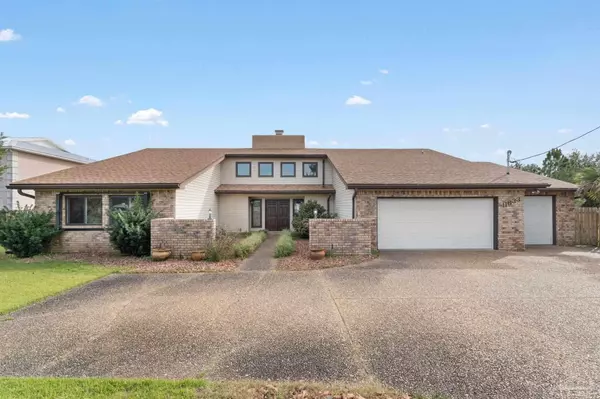 11633 Chanticleer Dr, Pensacola, FL 32507