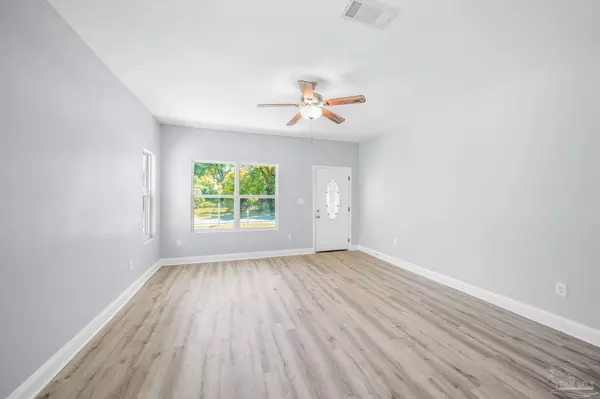Pensacola, FL 32505,2318 W Lakeview Ave