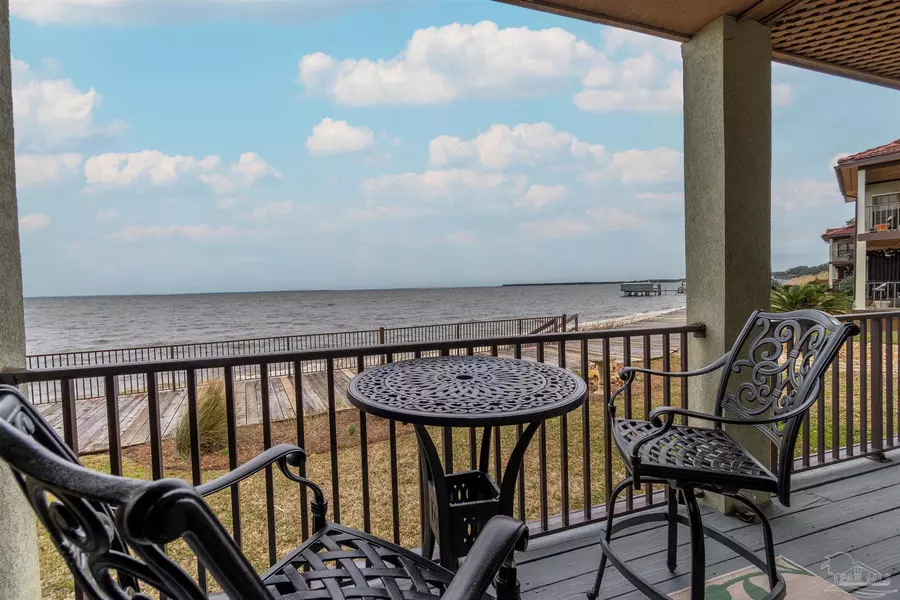 102 Baybridge Dr, Gulf Breeze, FL 32561