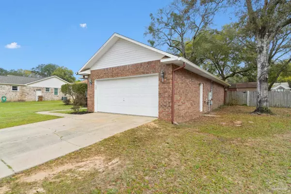 Milton, FL 32583,5742 Pebble View