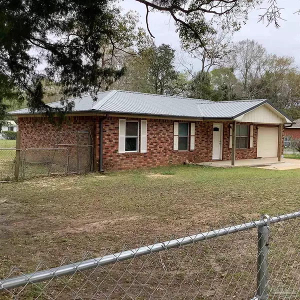 5576 Seminole St, Milton, FL 32570