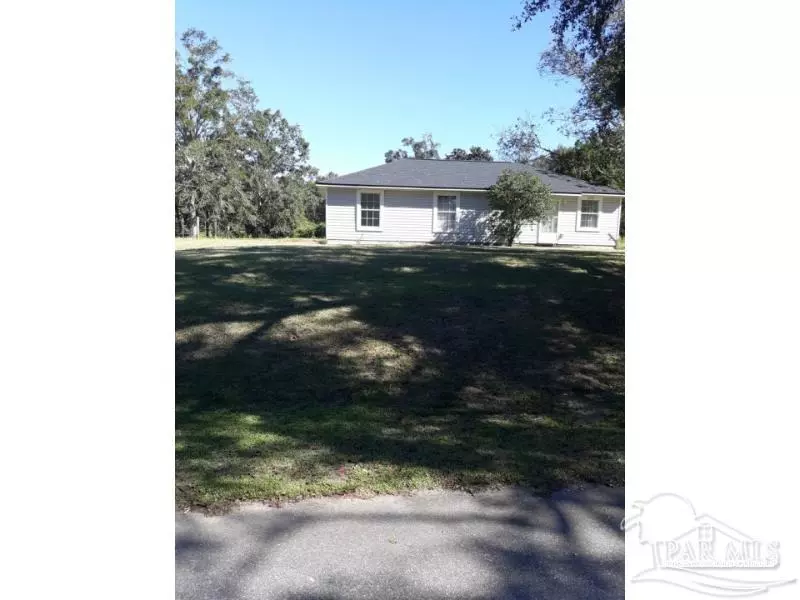 2720 Victor Rd, Mcdavid, FL 32568