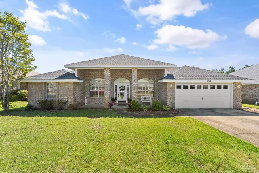 1382 Connemara Cir, Gulf Breeze, FL 32563