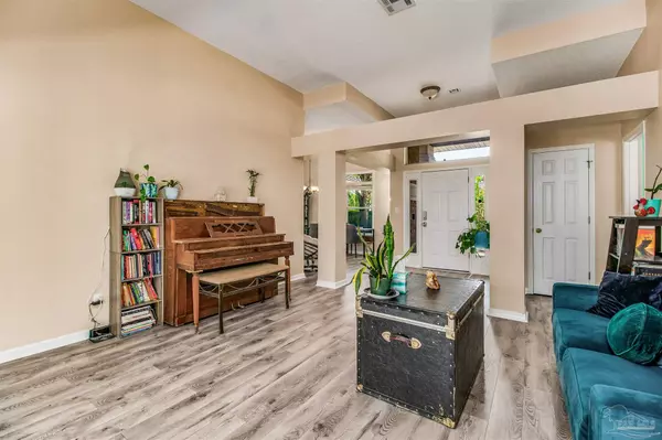 Pensacola, FL 32504,3850 Yesteroaks Dr