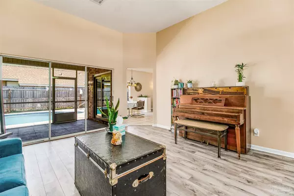 Pensacola, FL 32504,3850 Yesteroaks Dr