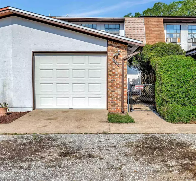 37 12th St, Shalimar, FL 32579
