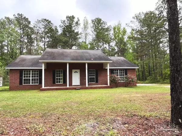 239 Mockingbird Ln, Atmore, AL 36502