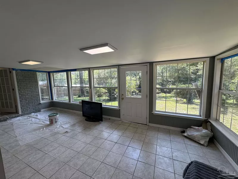8669 Meadowbrook Dr, Pensacola, FL 32514