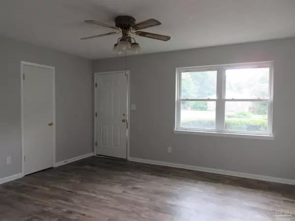 Pace, FL 32571,4397 Pine Villa Cir