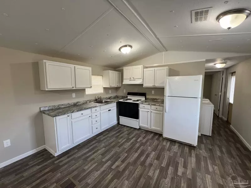 902 Brookhills Dr, Cantonment, FL 32533