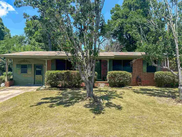 3820 Forest Glen Dr, Pensacola, FL 32504